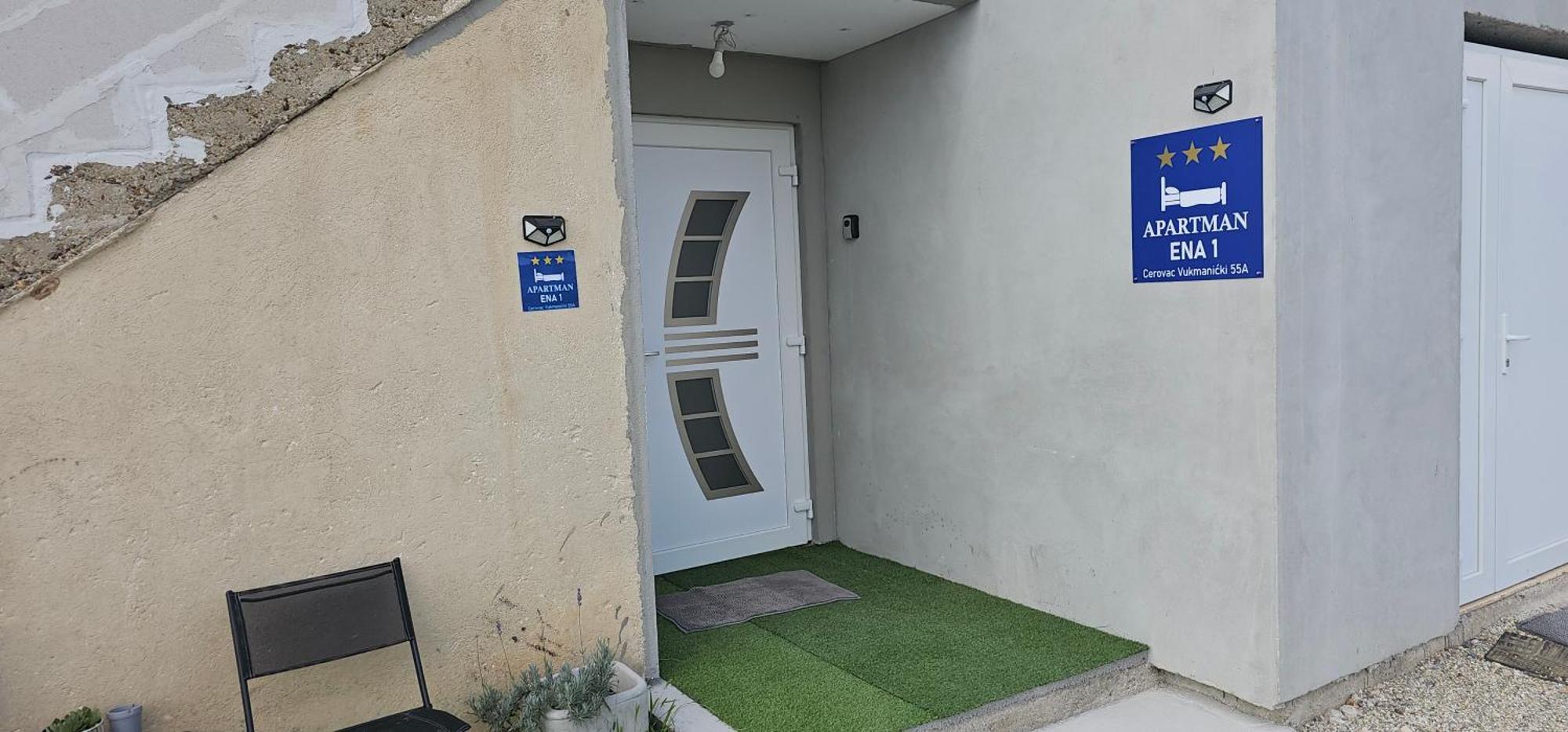 Ena1 & Ena2 -Big Free Parking Apartment Карловац Екстериор снимка
