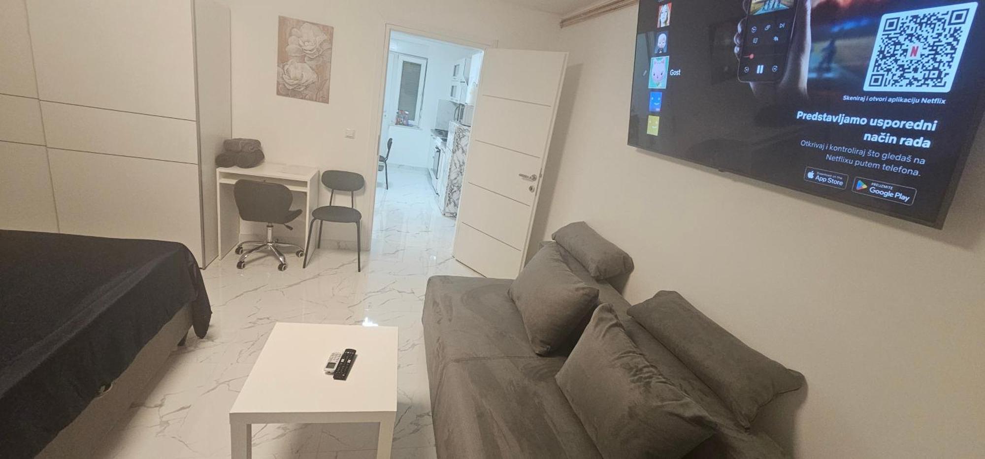 Ena1 & Ena2 -Big Free Parking Apartment Карловац Екстериор снимка