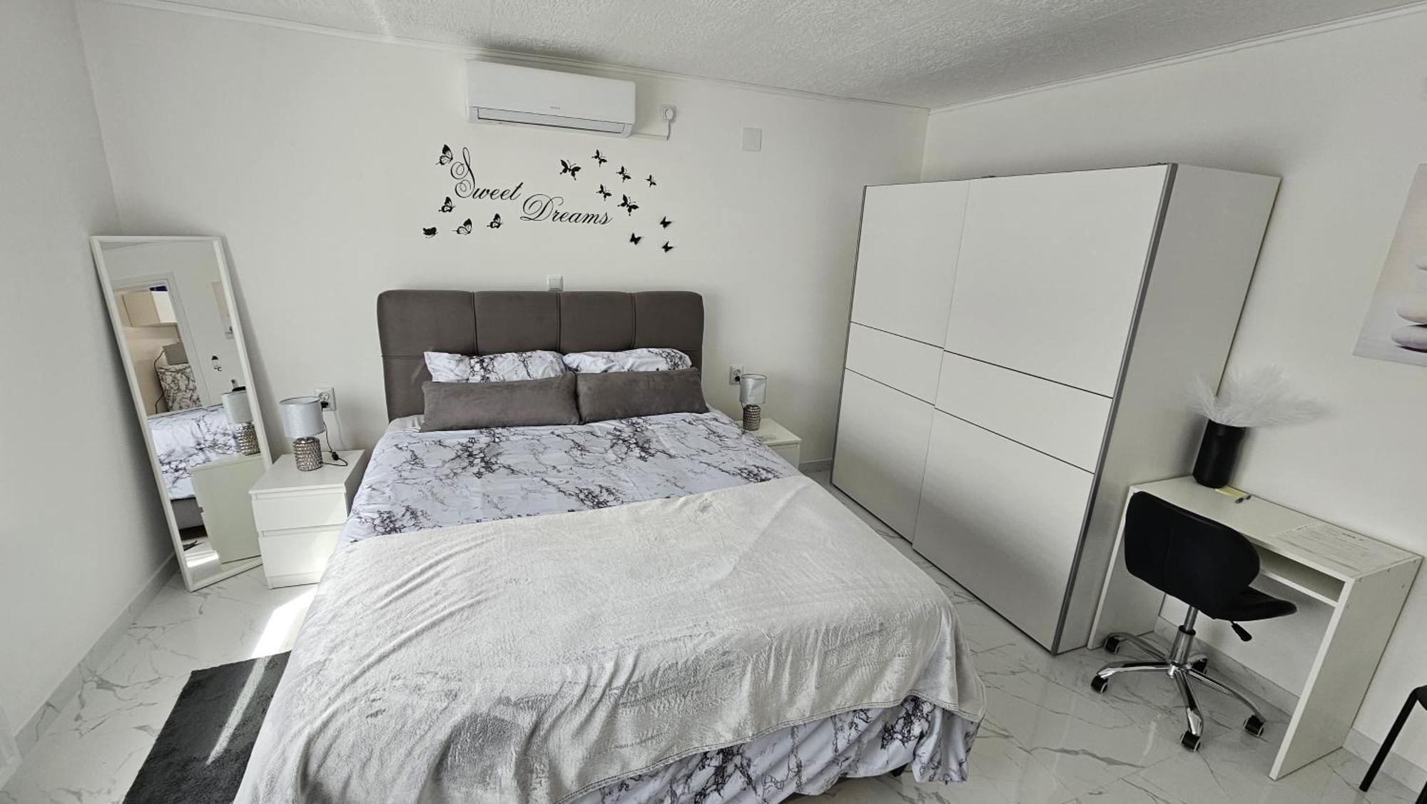 Ena1 & Ena2 -Big Free Parking Apartment Карловац Екстериор снимка
