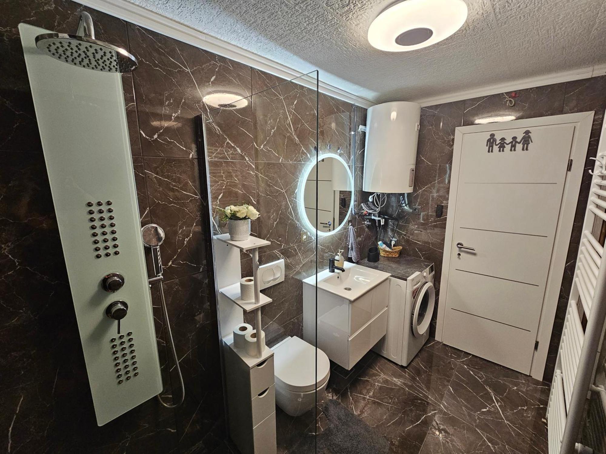 Ena1 & Ena2 -Big Free Parking Apartment Карловац Екстериор снимка