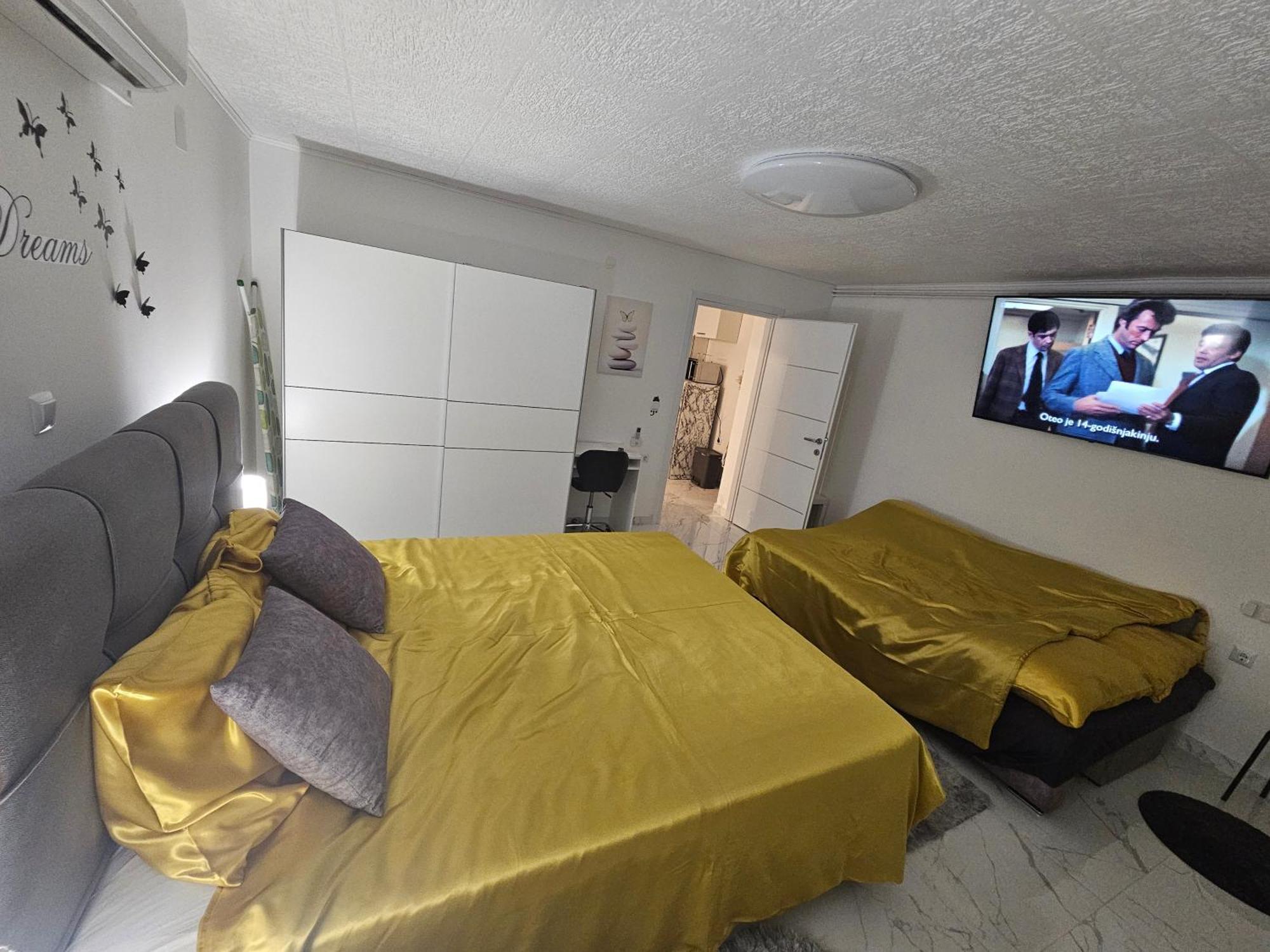 Ena1 & Ena2 -Big Free Parking Apartment Карловац Екстериор снимка