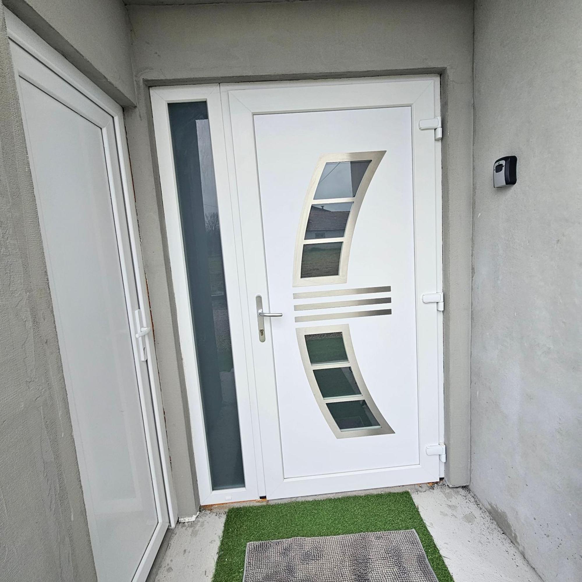 Ena1 & Ena2 -Big Free Parking Apartment Карловац Екстериор снимка