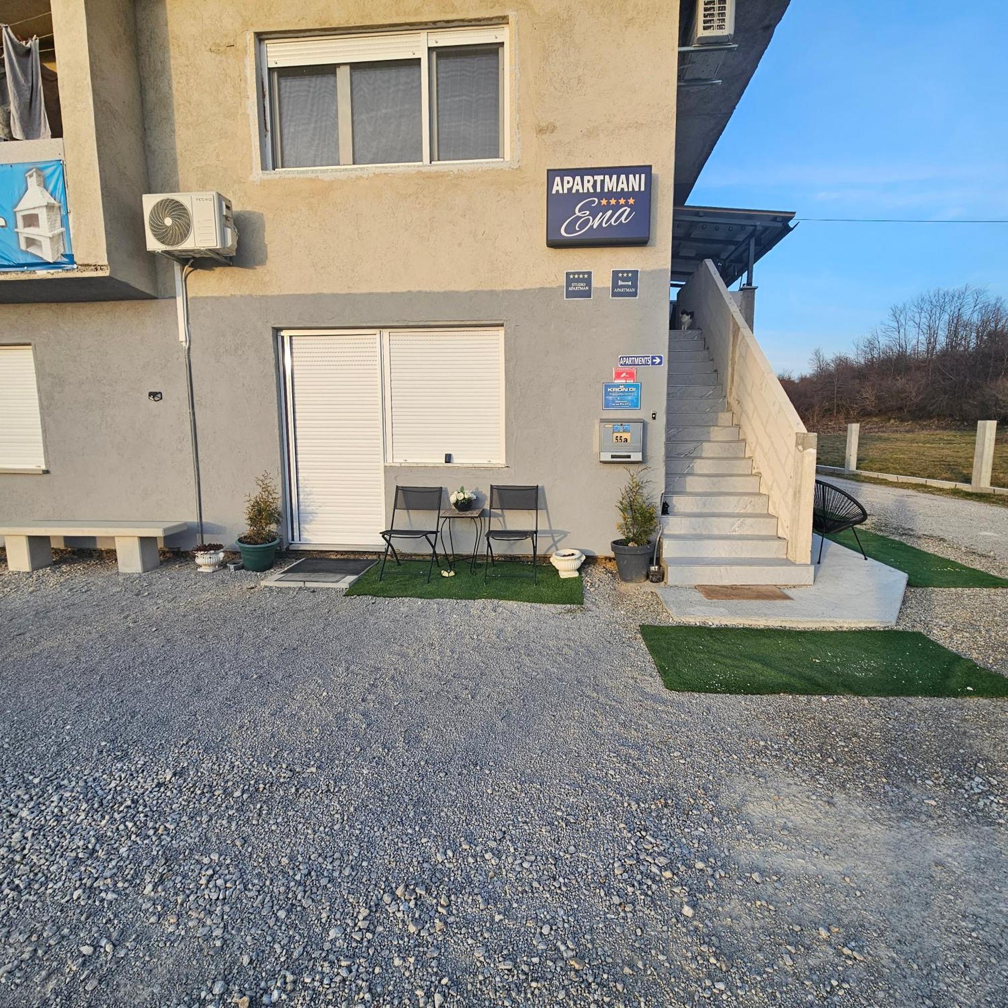 Ena1 & Ena2 -Big Free Parking Apartment Карловац Екстериор снимка
